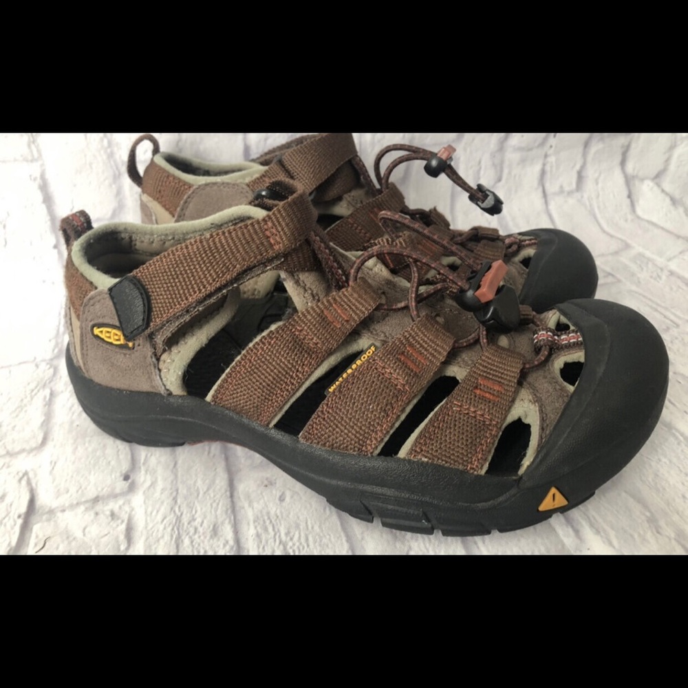 Keen Size 3 Newport Sandals Brown closed toe